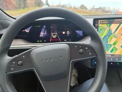 Tesla Model S 2023 — Berline électrique haute performance, 55 000 km seulement — cruscotto