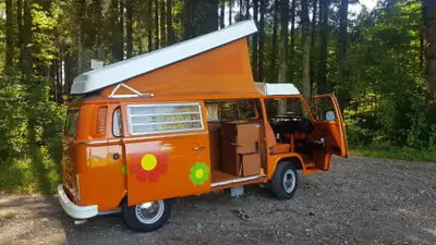 VW T2 Westfalia 1974 — L'icône du camping-car vintage, moteur essence fiable — Armaturenbrett
