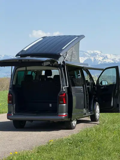 VW T6.1 California Beach — Camping-car 4x4 premium, batterie auxiliaire intégrée — vista posteriore