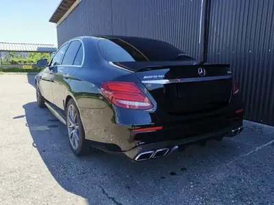Mercedes-Benz E 63 AMG 4MATIC+ — 660 ch de performance brute, kilométrage exceptionnel — Seitenansicht