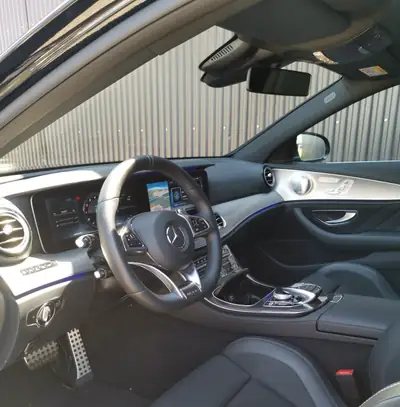 Mercedes-Benz E 63 AMG 4MATIC+ — 660 ch de performance brute, kilométrage exceptionnel — Armaturenbrett