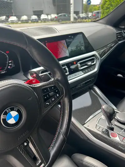 BMW M4 Coupé Competition — 510 ch, toit carbone, finition jaune métallisée — cruscotto