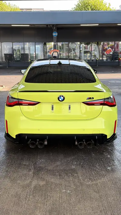 BMW M4 Coupé Competition — 510 ch, toit carbone, finition jaune métallisée — Miniatura 7