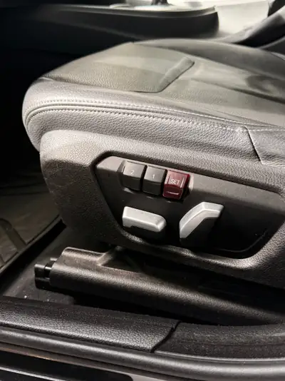 BMW 320i xDrive Gran Turismo — Spacieux, performant, première main avec 70'000 km — Miniatura 17