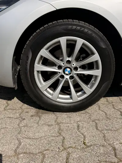 BMW 320i xDrive Gran Turismo — Spacieux, performant, première main avec 70'000 km — Miniatura 19
