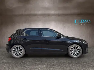 Audi A1 Sportback 30 TFSI S Line — Citadine dynamique, première main, faible kilométrage — intérieur