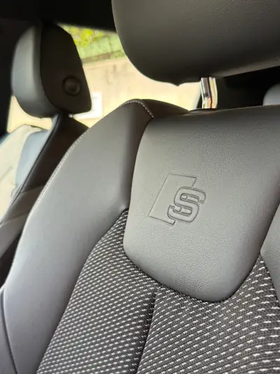Audi A1 Sportback 30 TFSI S Line — Citadine dynamique, première main, faible kilométrage — Miniature 9