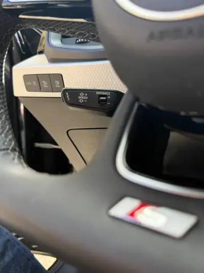 Audi A1 Sportback 30 TFSI S Line — Citadine dynamique, première main, faible kilométrage — Miniature 12