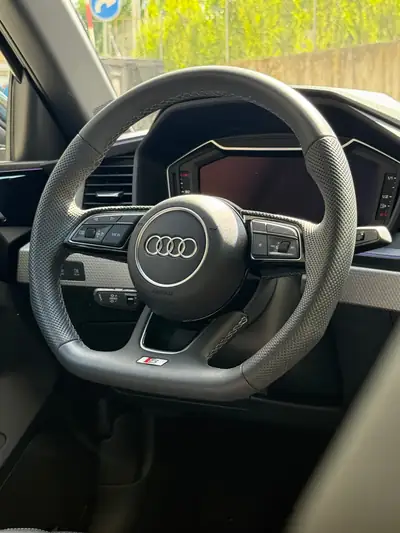 Audi A1 Sportback 30 TFSI S Line — Citadine dynamique, première main, faible kilométrage — Miniature 11