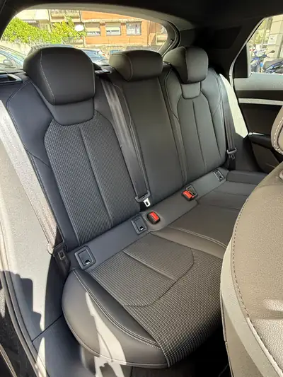 Audi A1 Sportback 30 TFSI S Line — Citadine dynamique, première main, faible kilométrage — Miniature 13