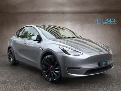 Tesla Model Y Performance — SUV électrique haute performance, 29 000 km seulement — arrière