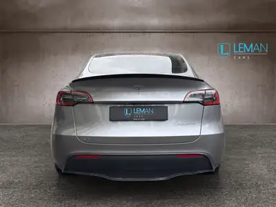 Tesla Model Y Performance — SUV électrique haute performance, 29 000 km seulement — détail