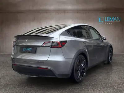 Tesla Model Y Performance — SUV électrique haute performance, 29 000 km seulement — tableau de bord