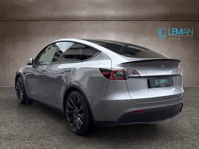 Tesla Model Y Performance — SUV électrique haute performance, 29 000 km seulement — Miniature 7