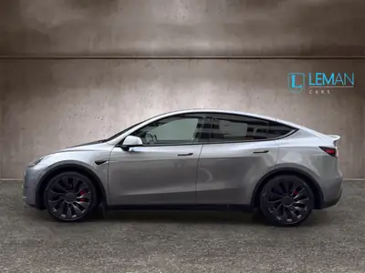 Tesla Model Y Performance — SUV électrique haute performance, 29 000 km seulement — Miniature 8