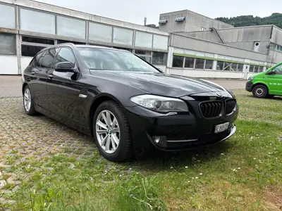 BMW 530i Touring — Élégance et polyvalence, moteur 272 ch fiable — vue extérieure