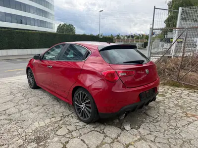 Alfa Romeo Giulietta 1750 TBi Quadrifoglio Verde TCT — Sportive italienne haute performance, 195'000 km — Innenraum