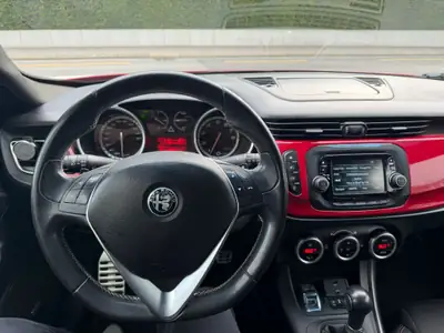 Alfa Romeo Giulietta 1750 TBi Quadrifoglio Verde TCT — Sportive italienne haute performance, 195'000 km — Miniatur 15