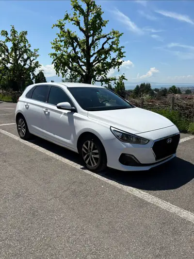 Hyundai i30 1.4 T-GDi Amplia — Compacte dynamique, 47'000 km seulement — vue extérieure