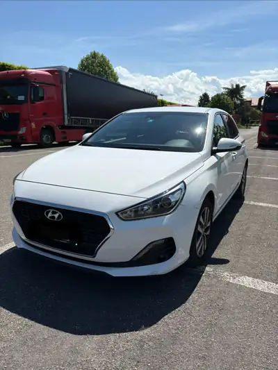 Hyundai i30 1.4 T-GDi Amplia — Compacte dynamique, 47'000 km seulement — arrière