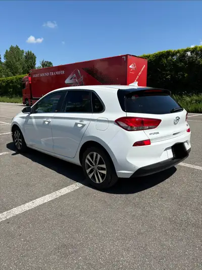 Hyundai i30 1.4 T-GDi Amplia — Compacte dynamique, 47'000 km seulement — tableau de bord