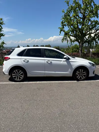 Hyundai i30 1.4 T-GDi Amplia — Compacte dynamique, 47'000 km seulement — Miniature 8