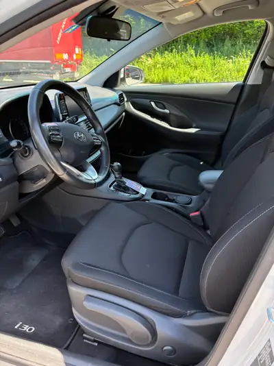 Hyundai i30 1.4 T-GDi Amplia — Compacte dynamique, 47'000 km seulement — Miniature 11
