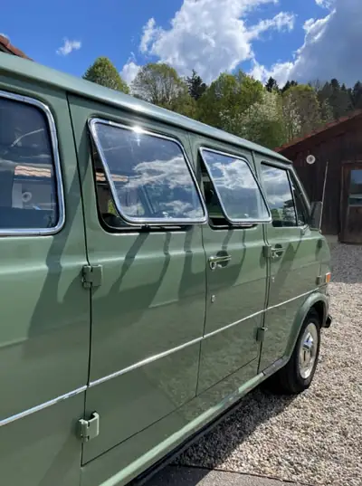 Ford Econoline E330 Club Wagon Château 1969 — Monospace américain vintage, 66'000 km d'authenticité — detail