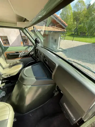 Ford Econoline E330 Club Wagon Château 1969 — Monospace américain vintage, 66'000 km d'authenticité — Thumbnail 8