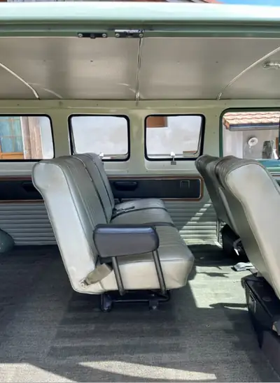 Ford Econoline E330 Club Wagon Château 1969 — Monospace américain vintage, 66'000 km d'authenticité — Thumbnail 10