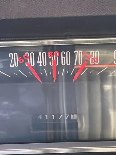 Ford Econoline E330 Club Wagon Château 1969 — Monospace américain vintage, 66'000 km d'authenticité — Thumbnail 12