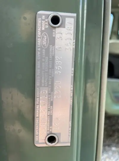 Ford Econoline E330 Club Wagon Château 1969 — Monospace américain vintage, 66'000 km d'authenticité — Thumbnail 13