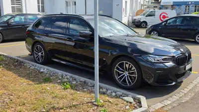 BMW 530e xDrive 2021 — Break hybride rechargeable, 67'000 km, garantie étendue — vista posteriore