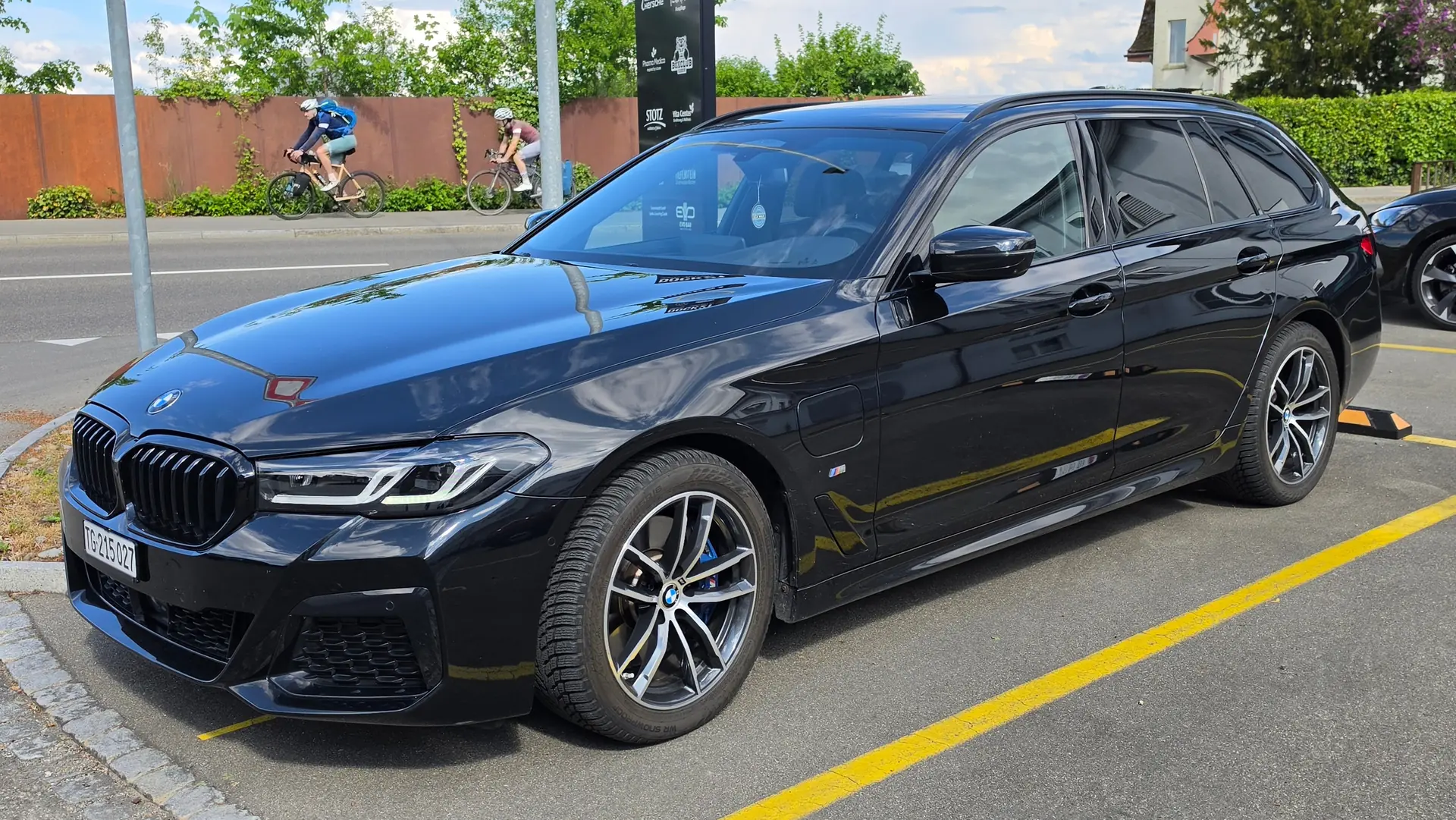 BMW 530e xDrive 2021 — Break hybride rechargeable, 67'000 km, garantie étendue — vista esterna