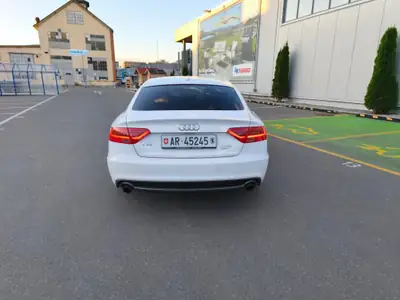 Audi A5 Sportback 2.0 TFSI Quattro — Berline sportive allemande, 211 ch et transmission S-Tronic — Miniatura 12