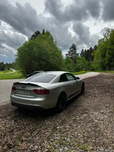 Audi S5 4.2 V8 FSI Quattro — Coupé sportif de prestige, 353 ch sans compromis — côté