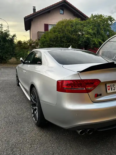 Audi S5 4.2 V8 FSI Quattro — Coupé sportif de prestige, 353 ch sans compromis — arrière