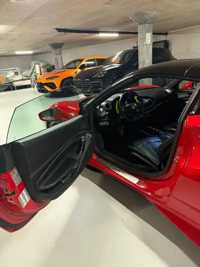 Ferrari F8 Spider 2021 — Cabriolet légendaire, 720 ch et 49'000 km seulement — dettaglio