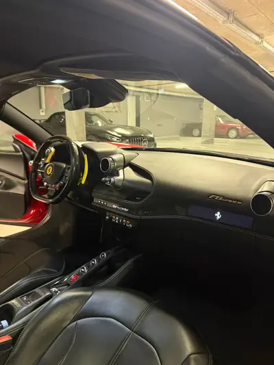 Ferrari F8 Spider 2021 — Cabriolet légendaire, 720 ch et 49'000 km seulement — interni
