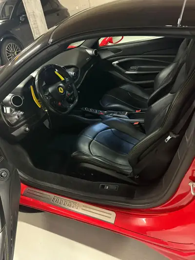 Ferrari F8 Spider 2021 — Cabriolet légendaire, 720 ch et 49'000 km seulement — cruscotto