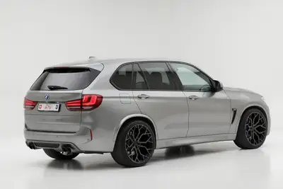 BMW X5M Steptronic — SUV haute performance 575 ch, frais de révision inclus — dashboard