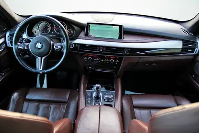 BMW X5M Steptronic — SUV haute performance 575 ch, frais de révision inclus — Thumbnail 11