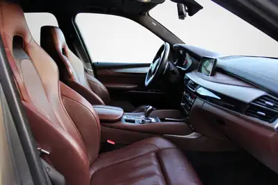 BMW X5M Steptronic — SUV haute performance 575 ch, frais de révision inclus — Thumbnail 14