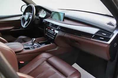 BMW X5M Steptronic — SUV haute performance 575 ch, frais de révision inclus — Thumbnail 13
