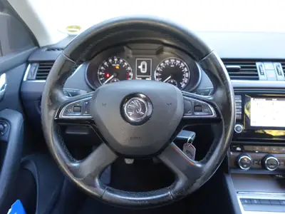 Skoda Octavia Combi 1.6 TDI Ambition 4x4 — Robustesse et polyvalence diesel — Thumbnail 12