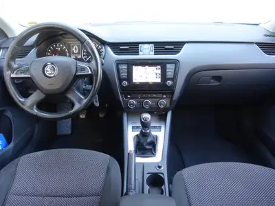 Skoda Octavia Combi 1.6 TDI Ambition 4x4 — Robustesse et polyvalence diesel — Thumbnail 11