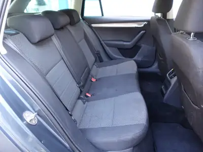 Skoda Octavia Combi 1.6 TDI Ambition 4x4 — Robustesse et polyvalence diesel — Thumbnail 14