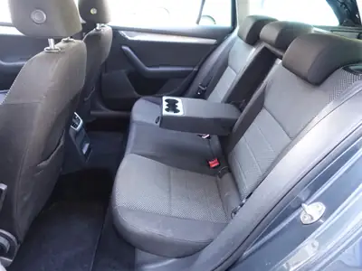 Skoda Octavia Combi 1.6 TDI Ambition 4x4 — Robustesse et polyvalence diesel — Thumbnail 15