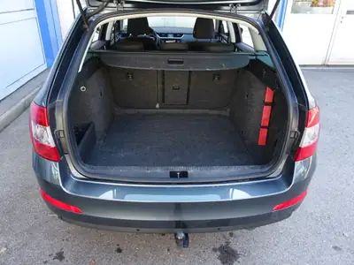 Skoda Octavia Combi 1.6 TDI Ambition 4x4 — Robustesse et polyvalence diesel — Thumbnail 16