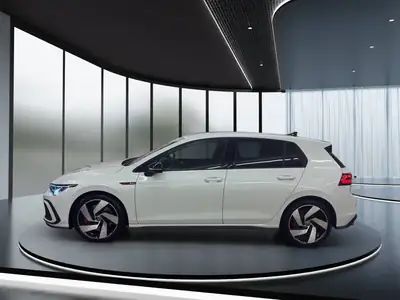 VW Golf 2.0 TSI GTI DSG — Performance 245 ch, transmission automatique, très peu roulée — Heckansicht